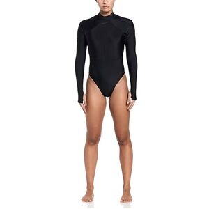 NWOT Nike Women's Hydralock Fusion Long Sleeve Rashguard